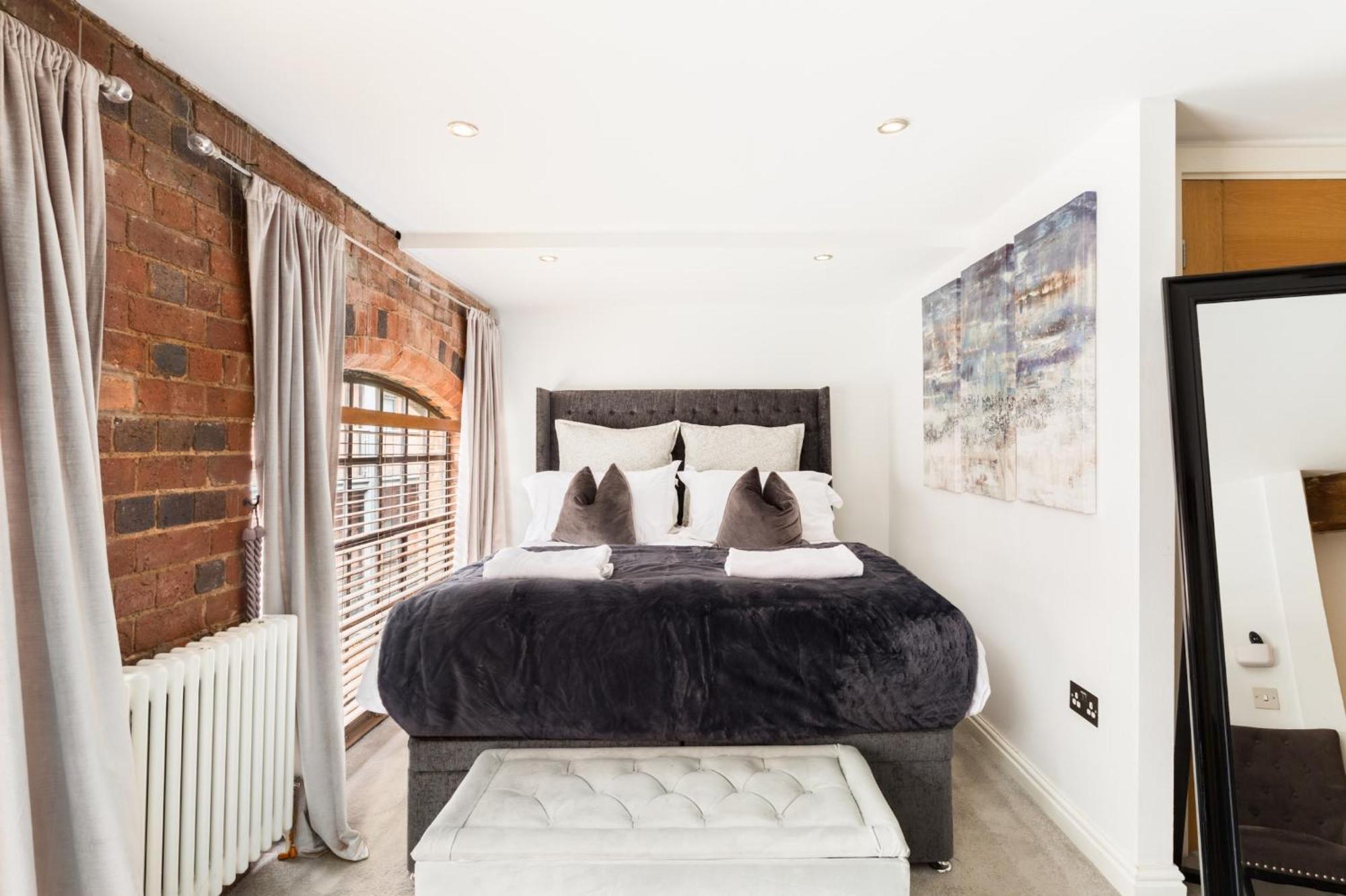 High End Luxury Townhouse In Jq, 4 Bedrooms, Flat Screen Tv In All Rooms, Free Parking, Near Birmingham City Centre Deposit Required Exterior photo