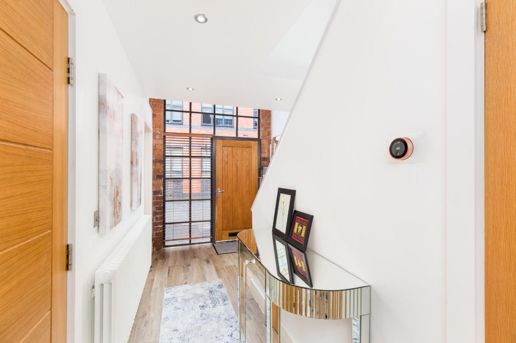 High End Luxury Townhouse In Jq, 4 Bedrooms, Flat Screen Tv In All Rooms, Free Parking, Near Birmingham City Centre Deposit Required Exterior photo