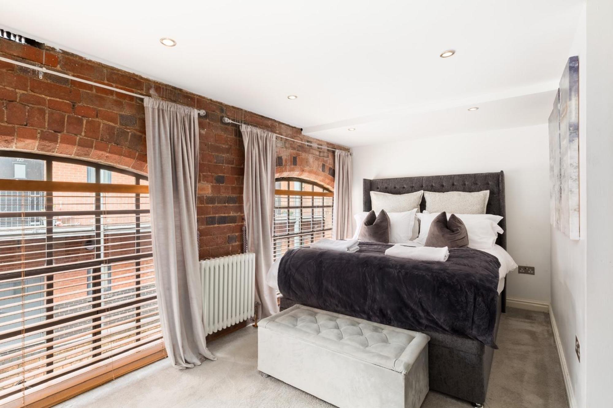 High End Luxury Townhouse In Jq, 4 Bedrooms, Flat Screen Tv In All Rooms, Free Parking, Near Birmingham City Centre Deposit Required Exterior photo