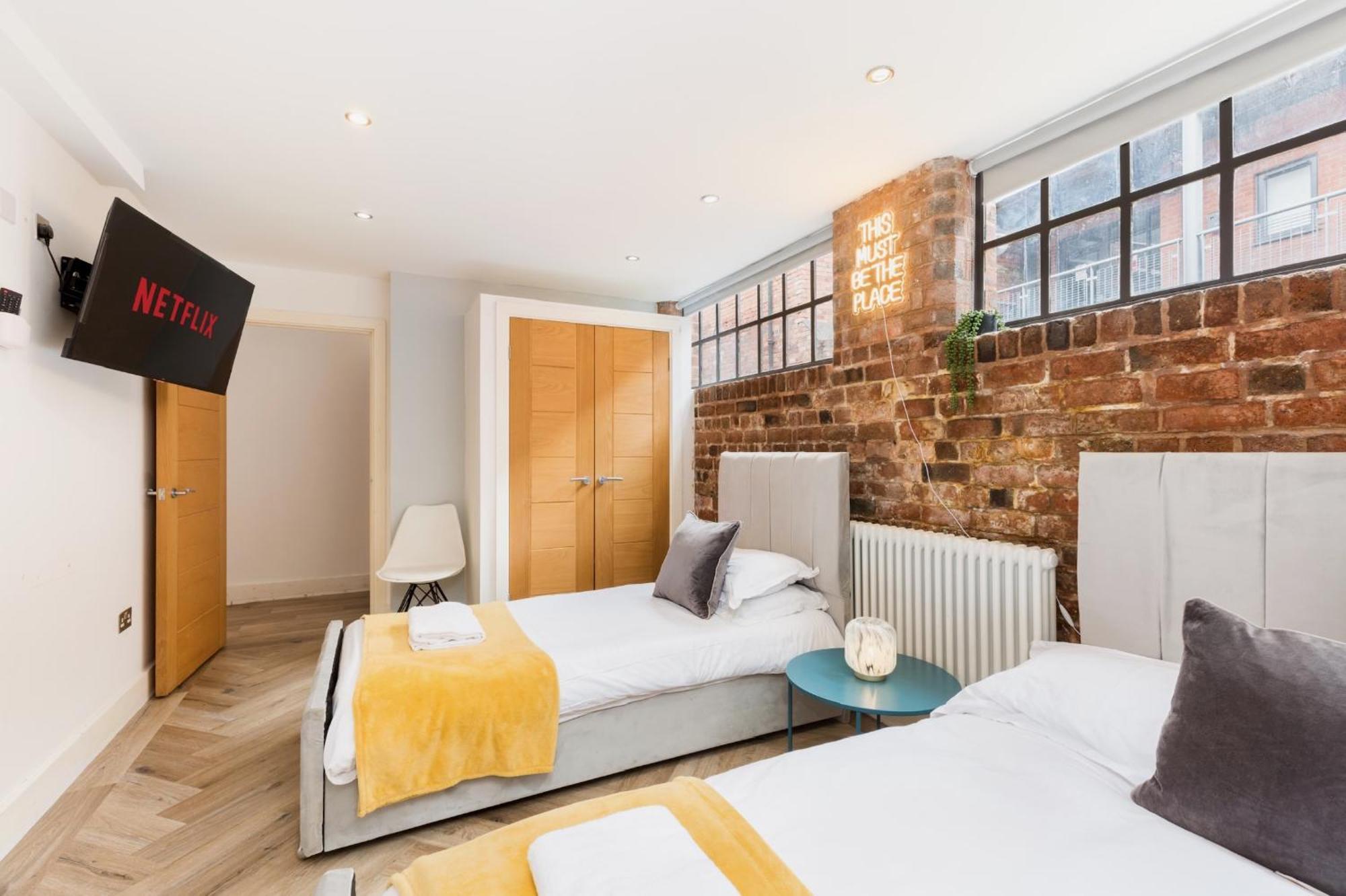 High End Luxury Townhouse In Jq, 4 Bedrooms, Flat Screen Tv In All Rooms, Free Parking, Near Birmingham City Centre Deposit Required Exterior photo
