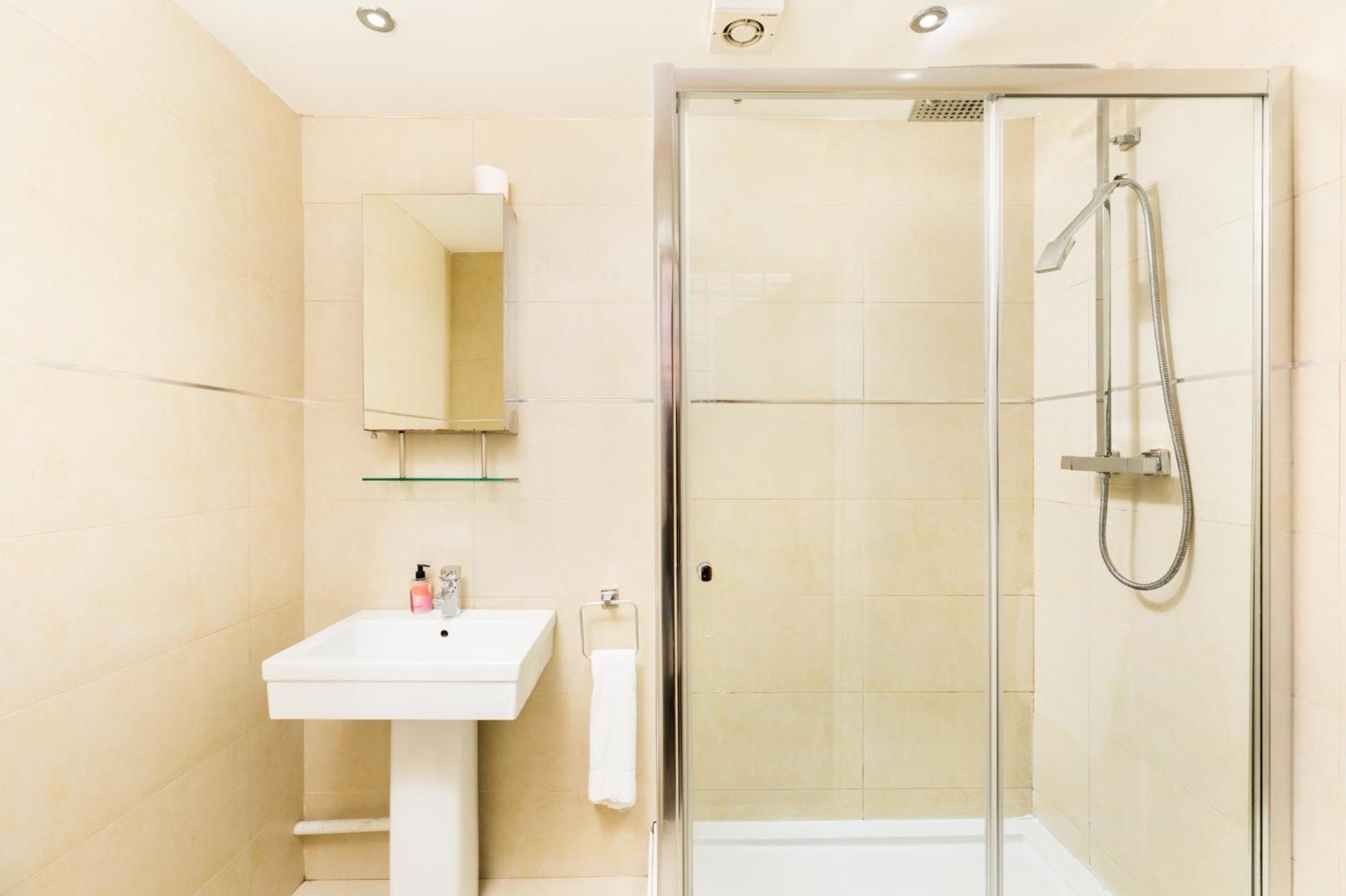 High End Luxury Townhouse In Jq, 4 Bedrooms, Flat Screen Tv In All Rooms, Free Parking, Near Birmingham City Centre Deposit Required Exterior photo
