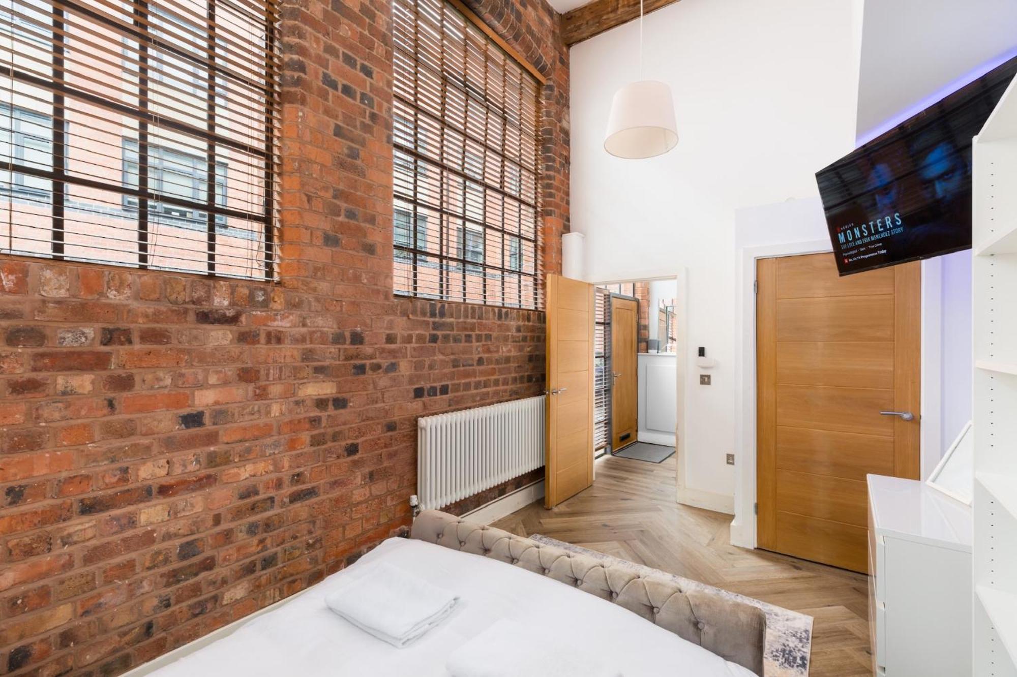High End Luxury Townhouse In Jq, 4 Bedrooms, Flat Screen Tv In All Rooms, Free Parking, Near Birmingham City Centre Deposit Required Exterior photo