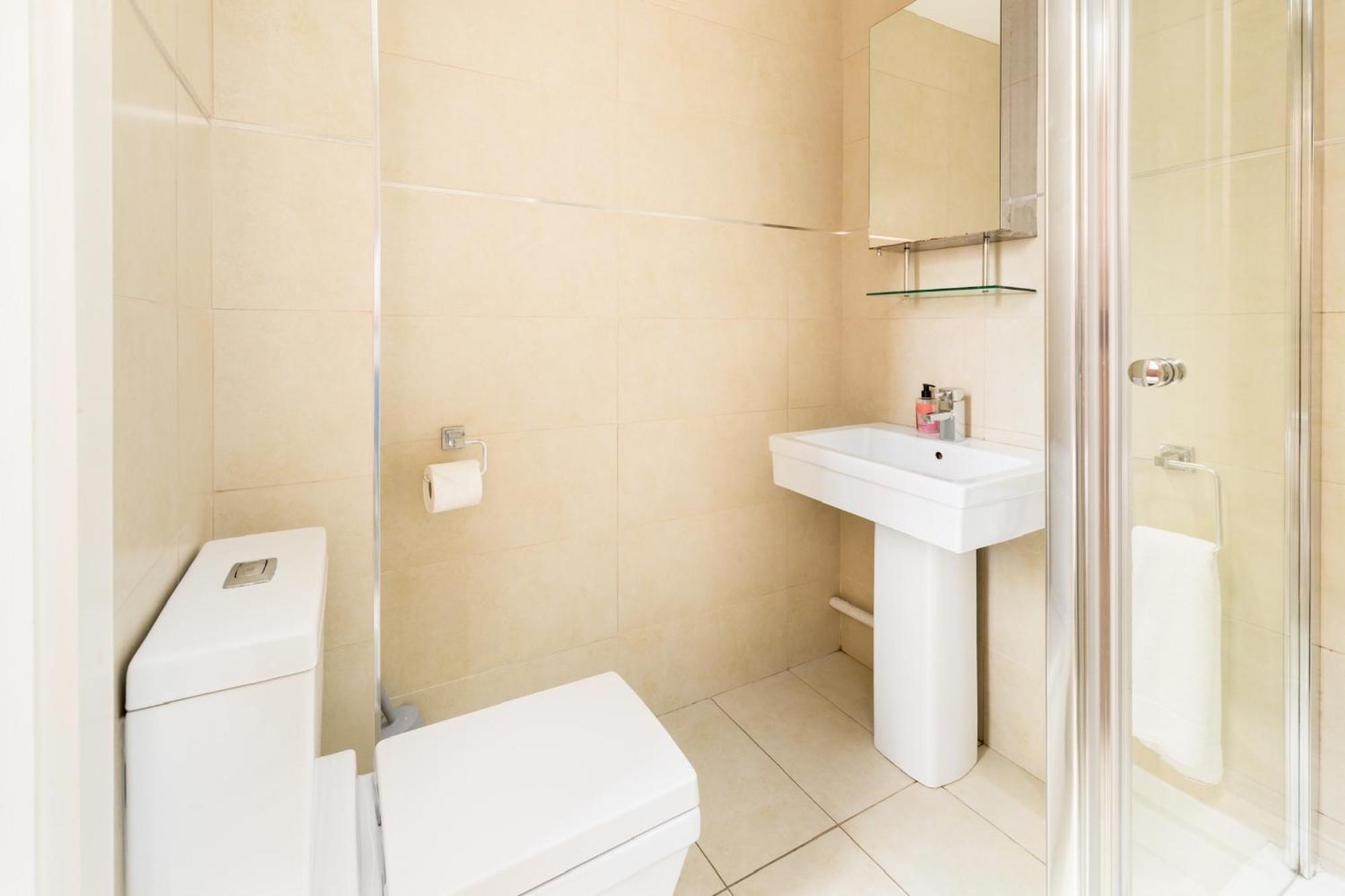 High End Luxury Townhouse In Jq, 4 Bedrooms, Flat Screen Tv In All Rooms, Free Parking, Near Birmingham City Centre Deposit Required Exterior photo