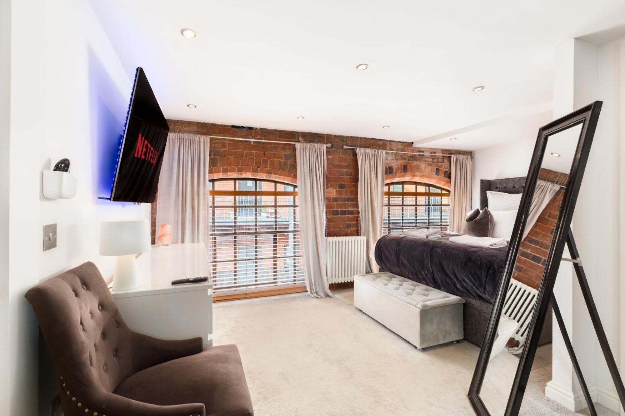 High End Luxury Townhouse In Jq, 4 Bedrooms, Flat Screen Tv In All Rooms, Free Parking, Near Birmingham City Centre Deposit Required Exterior photo