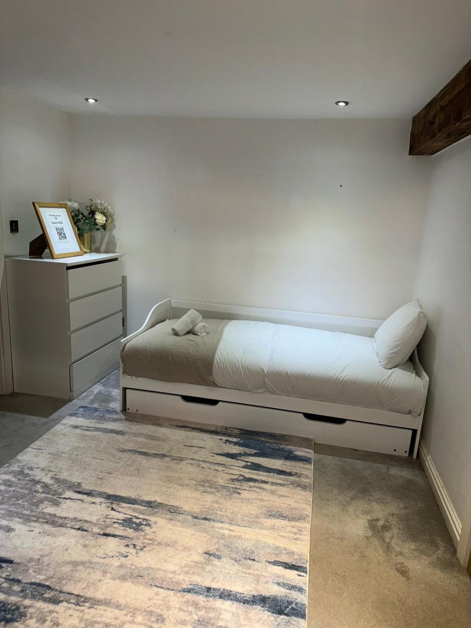 High End Luxury Townhouse In Jq, 4 Bedrooms, Flat Screen Tv In All Rooms, Free Parking, Near Birmingham City Centre Deposit Required Exterior photo